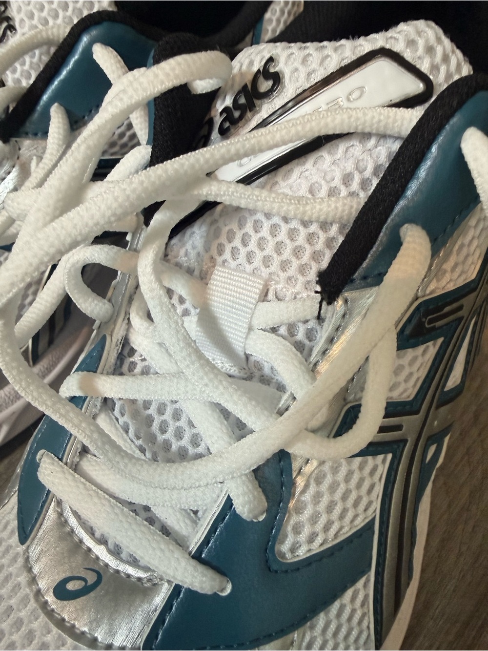 Asics White and Teal Men's Athletic Shoes - Picture 3 of 9